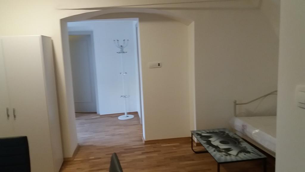Central Antique Apartment