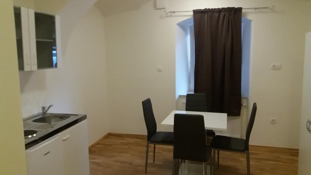 Central Antique Apartment *