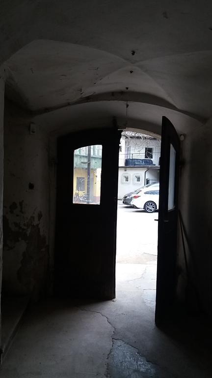 Central Antique Apartment