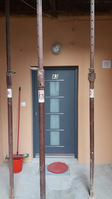 Central Antique Apartment *