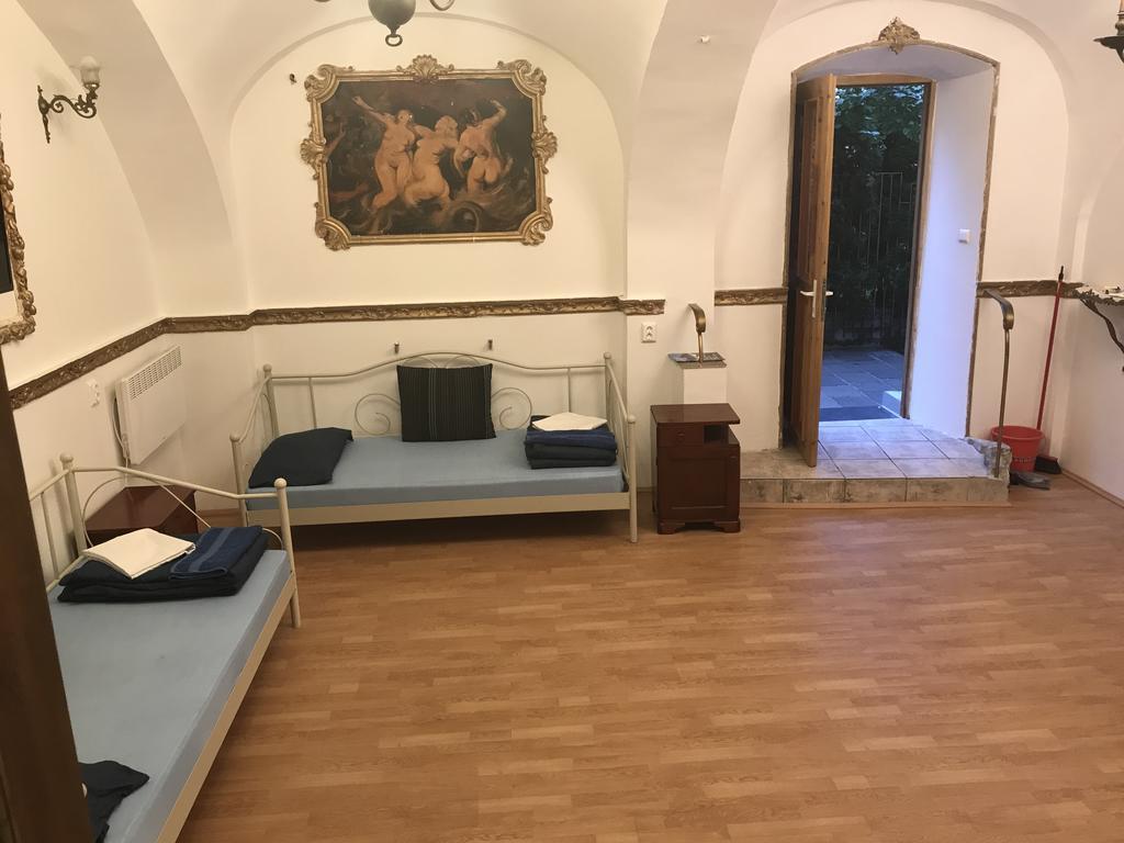 Central Antique Apartment Ljubljana